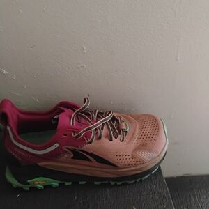 Altra Women's Olympus 5 - Burgundy and Tan